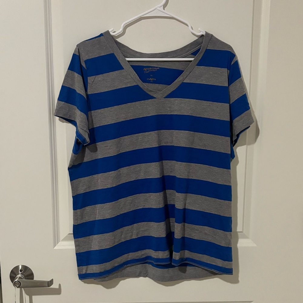 Women’s V-Neck Tshirt
